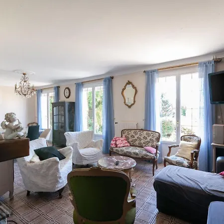 Quaint Holiday In With Garden *